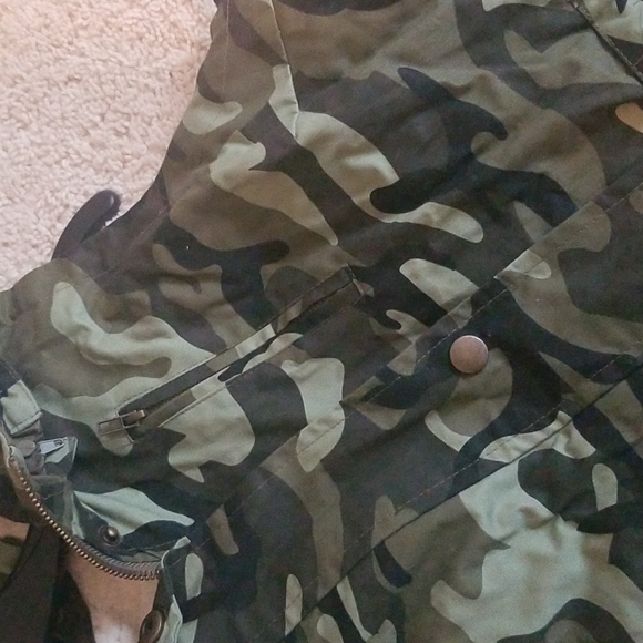 Camouflage vest with 100% cotton in the outer shell and the lining is polyester - Picture 5 of 8